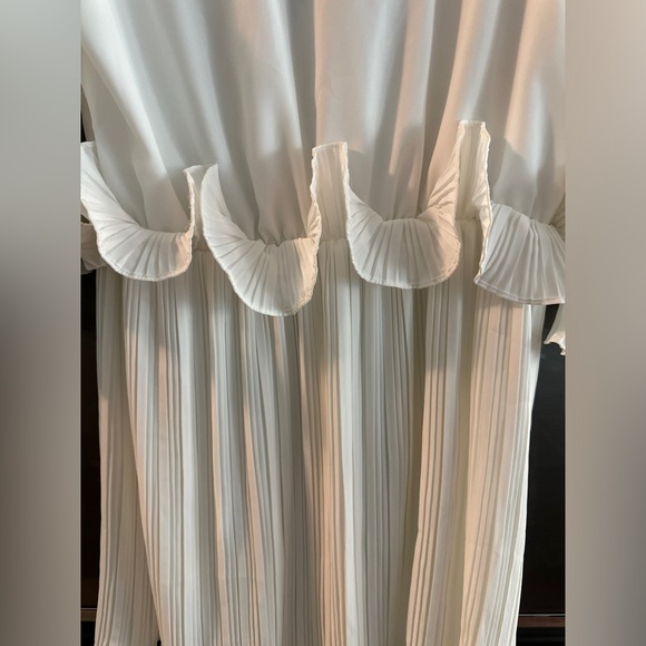 BRIDAL WHITE DRESS WITH PLEATED SKIRT & RUFFLE WAIST - Picture 4 of 4